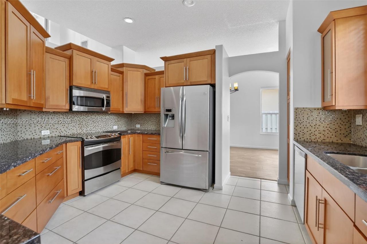 19018 NW 23rd Pl, Pembroke Pines, FL 33029 Photo