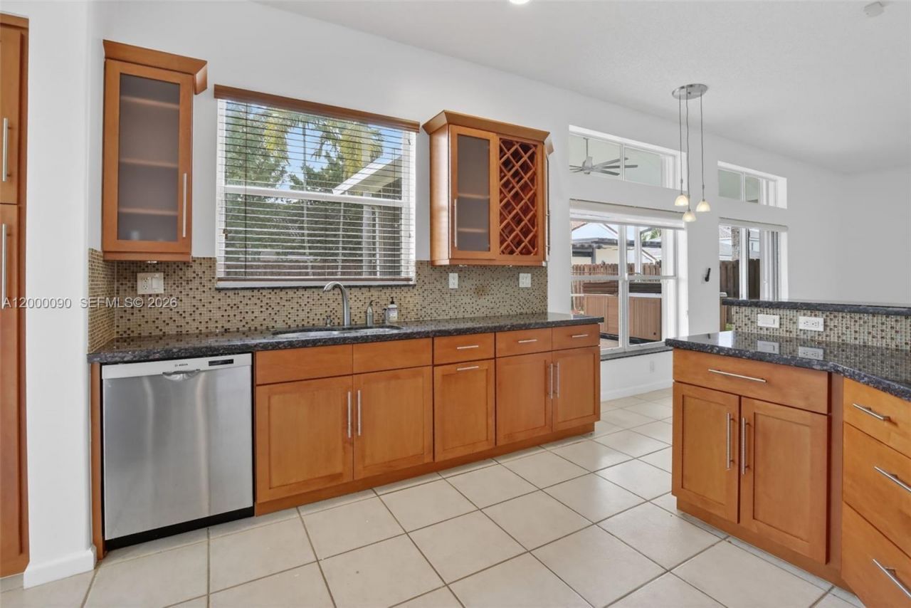 19018 NW 23rd Pl, Pembroke Pines, FL 33029 Photo