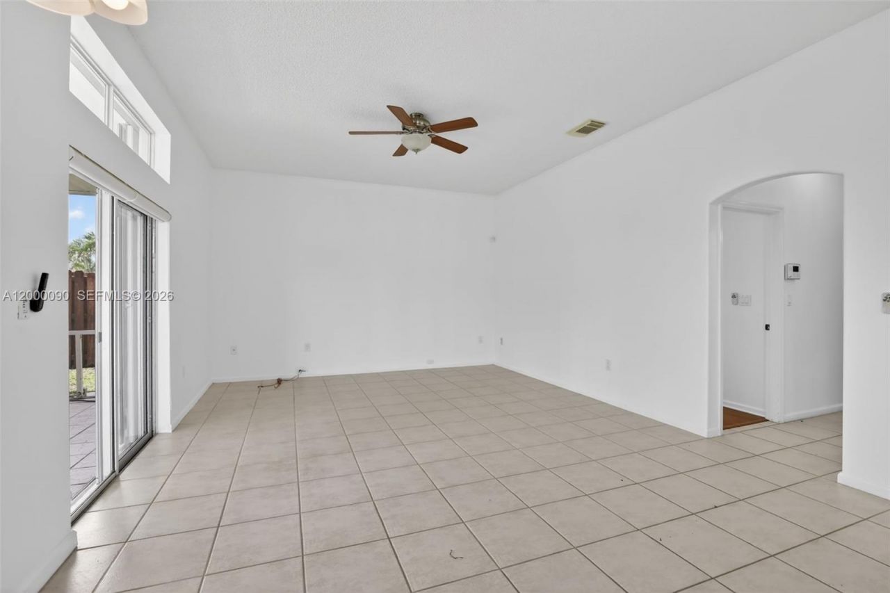 19018 NW 23rd Pl, Pembroke Pines, FL 33029 Photo