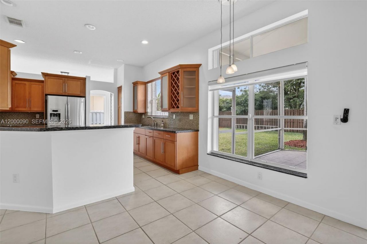 19018 NW 23rd Pl, Pembroke Pines, FL 33029 Photo