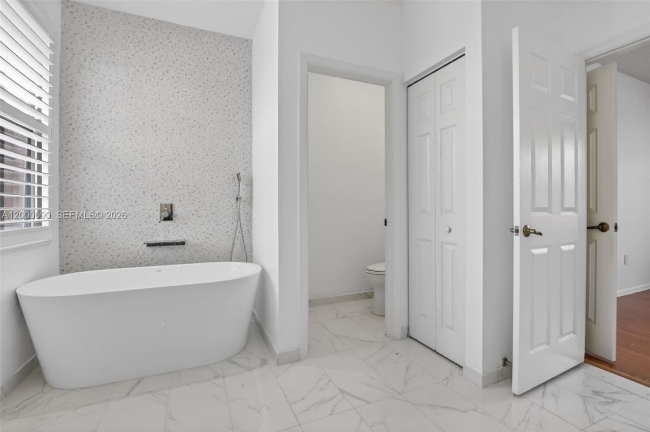 19018 NW 23rd Pl, Pembroke Pines, FL 33029 Photo