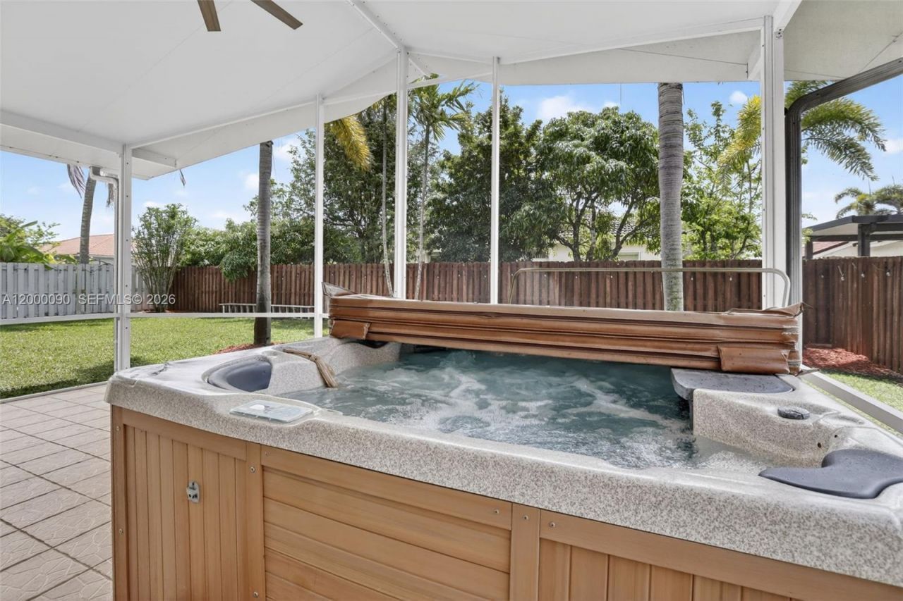 19018 NW 23rd Pl, Pembroke Pines, FL 33029 Photo