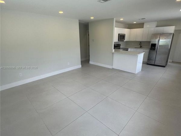 850 NW 109th St , Miami, FL 33168