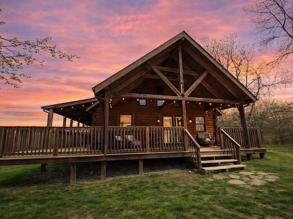 7506 Saturday Road, VICTOR, WV 25938