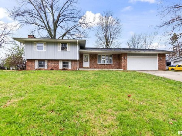 8 Arabian Trail, Springfield, IL 62702