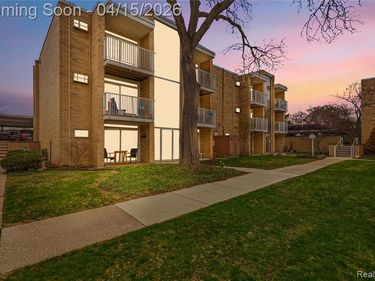4913 Crooks Road, Royal Oak, MI 48073