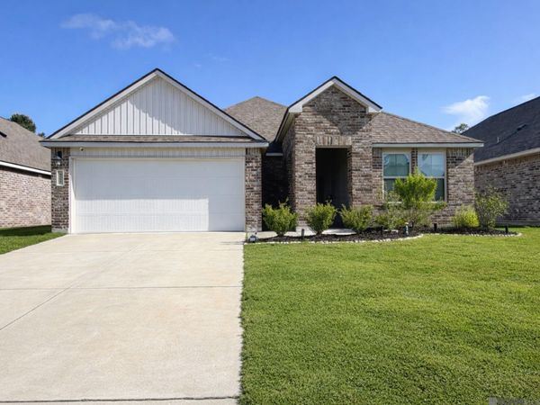 8311 Rosemary Ave, Denham Springs, LA 70726