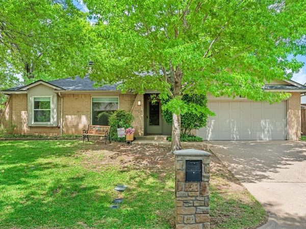 711 Hinsdale Drive , Arlington, TX 76006