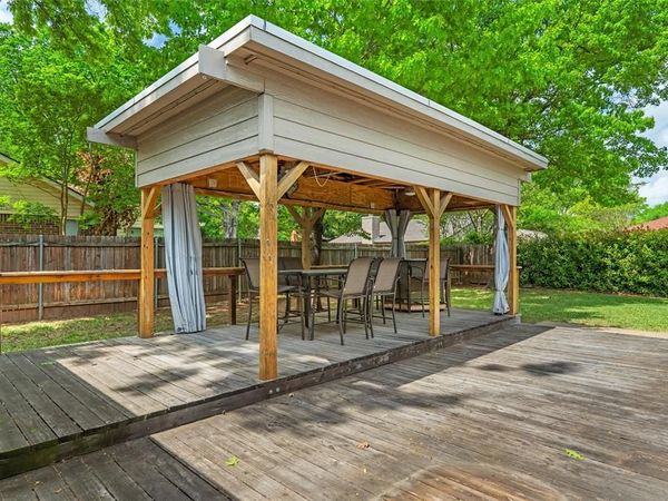 711 Hinsdale Drive, Arlington, TX 76006