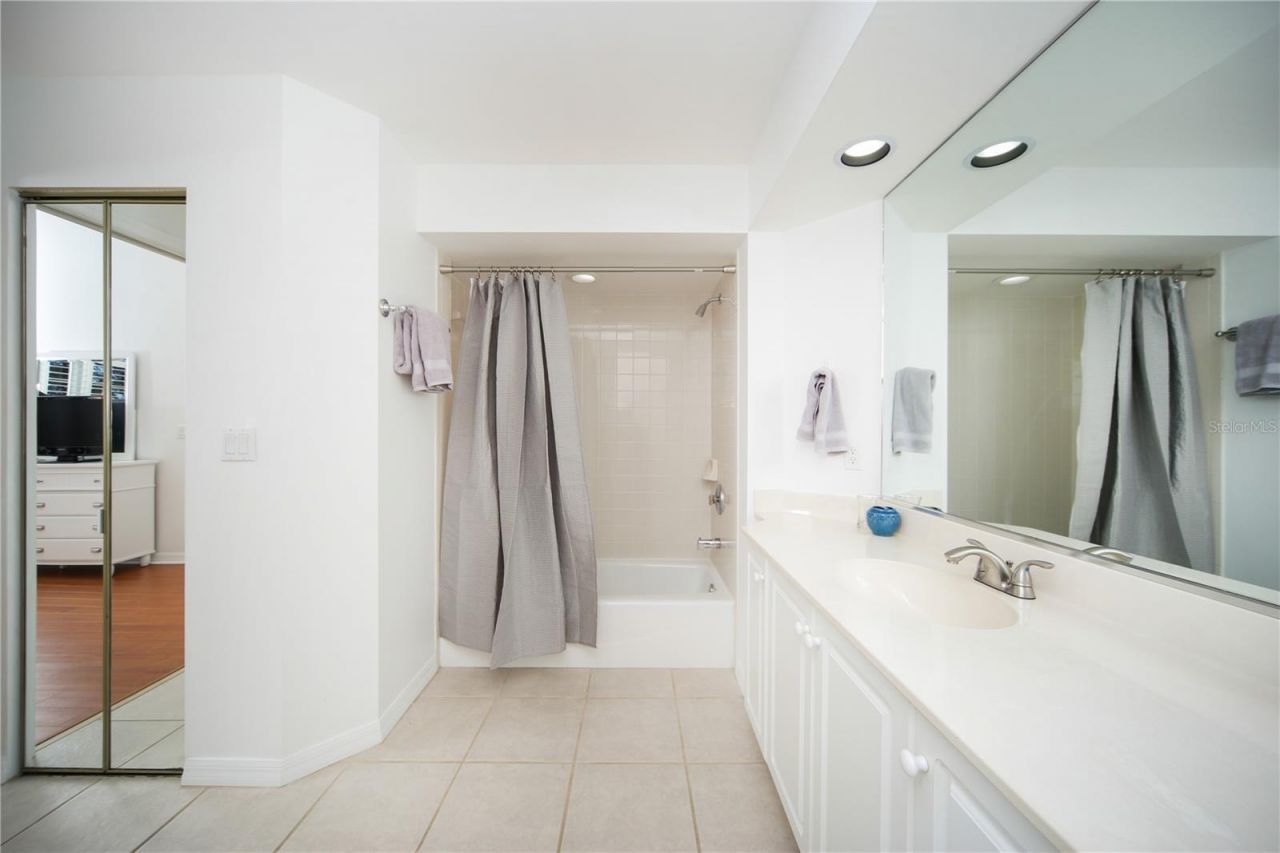 3702 54th Drive W, Unit 202, Bradenton, FL 34210 Photo