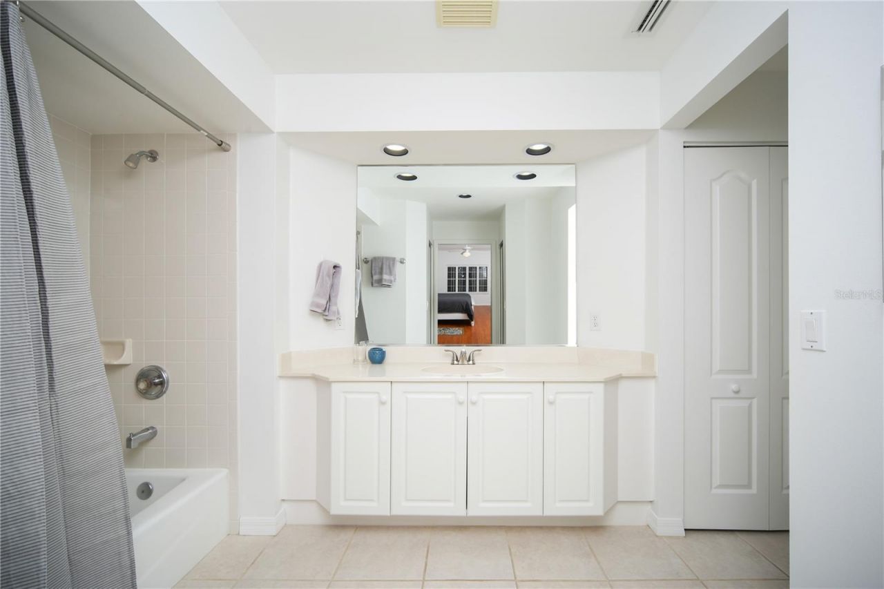 3702 54th Drive W, Unit 202, Bradenton, FL 34210 Photo