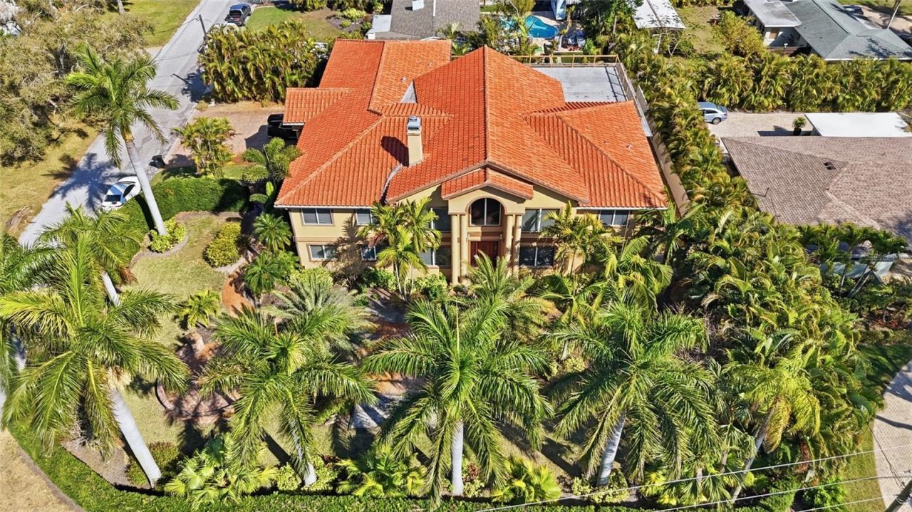 303 Sunny Lane, Belleair, FL 33756 Photo