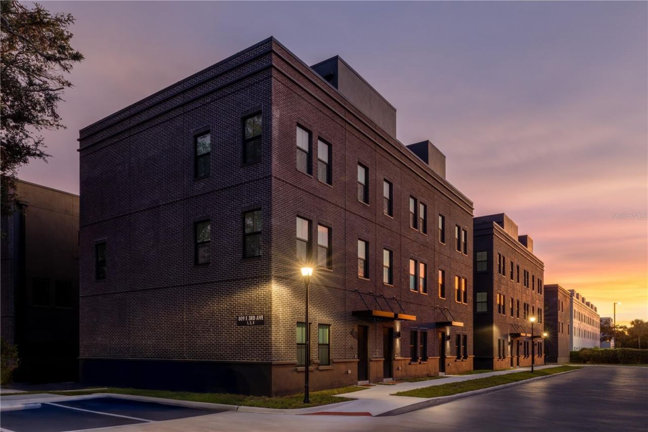 1218 E Kay Street, Unit 25, Tampa, FL 33602 Main Photo