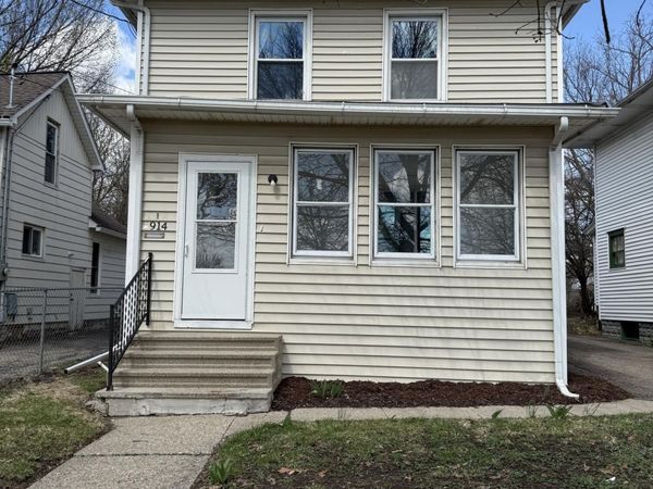 914 W Hillsdale Street, Lansing, MI 48915