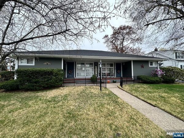 28 Roosevelt Avenue, ELMWOOD PARK, NJ 07407