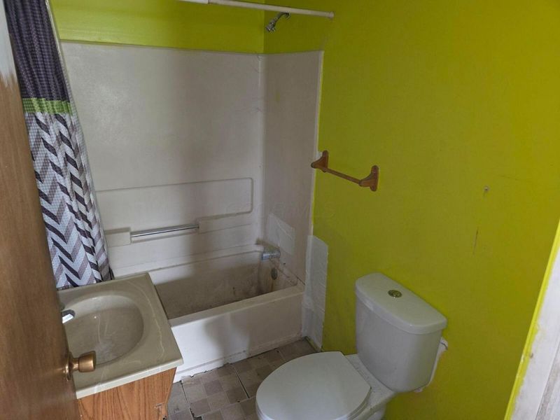 317 Long Street, Unit 12, Ashville, OH 43103 Photo 13