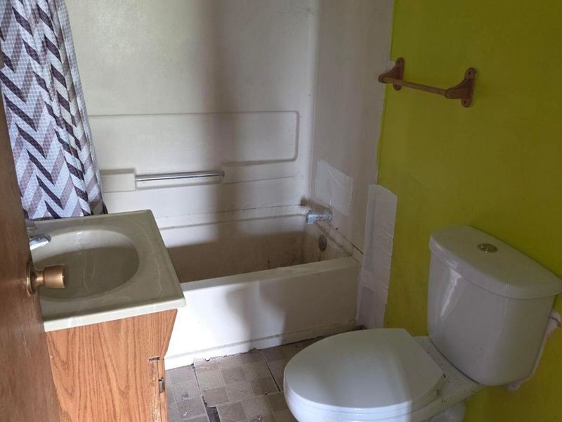 317 Long Street, Unit 12, Ashville, OH 43103 Photo 9