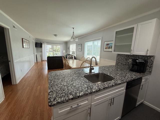 1429 N Waccamaw Dr. Photo 4