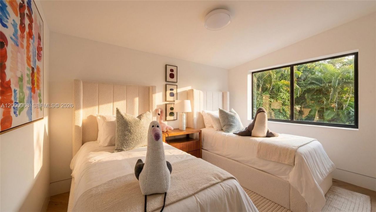 12600 Ixora Rd, North Miami, FL 33181 Photo