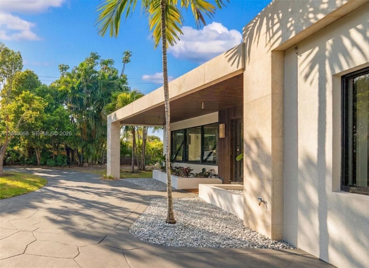 12600 Ixora Rd, North Miami, FL 33181 Photo