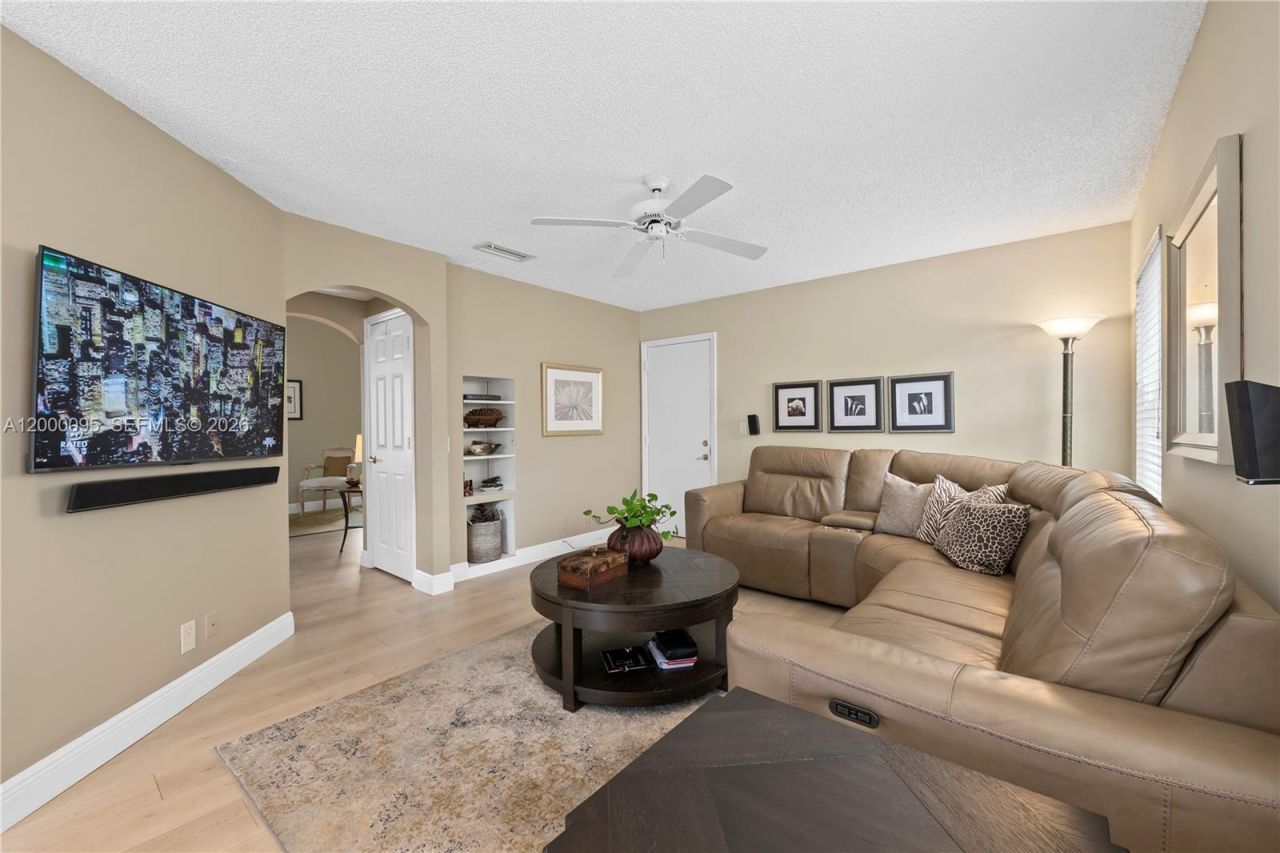 3844 NW 63rd Ter, Coral Springs, FL 33067 Photo