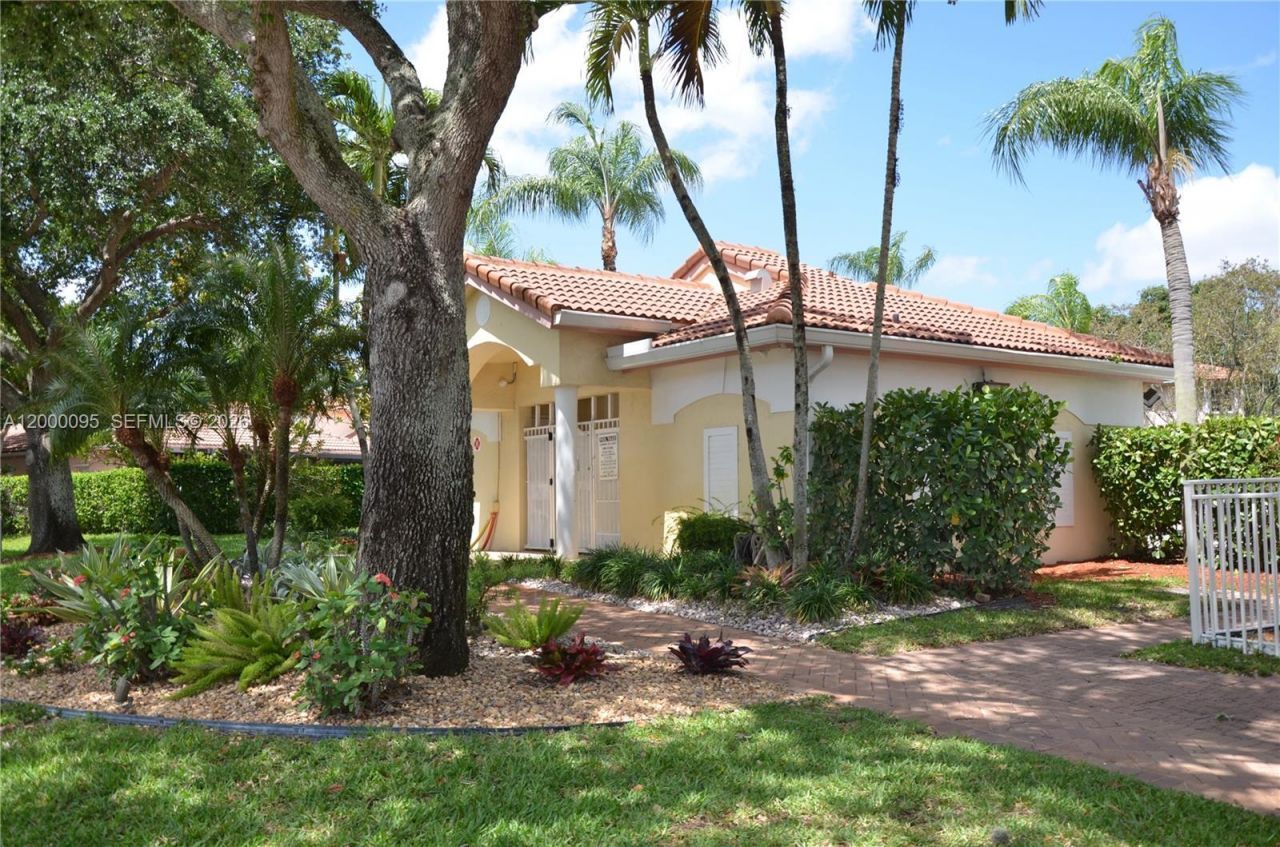 3844 NW 63rd Ter, Coral Springs, FL 33067 Photo