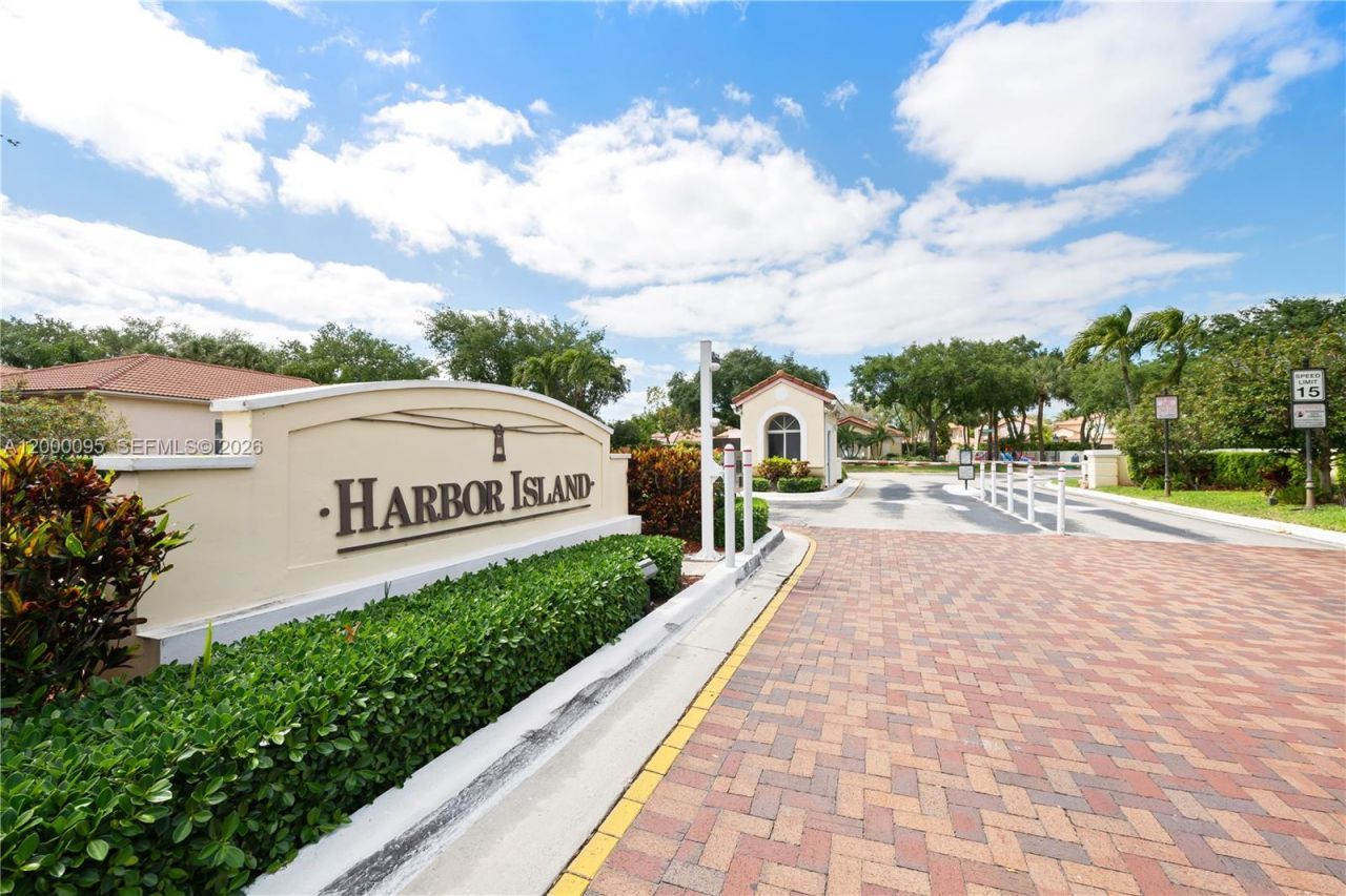 3844 NW 63rd Ter, Coral Springs, FL 33067 Photo