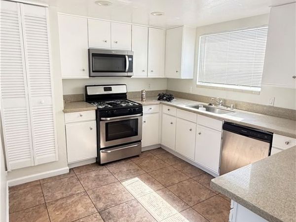 15642 Pasadena, Tustin, CA 92780