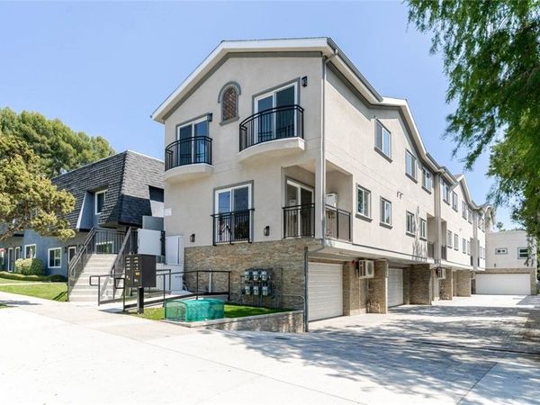 1961 Waltonia Drive, Unit 105, Montrose, CA 91020