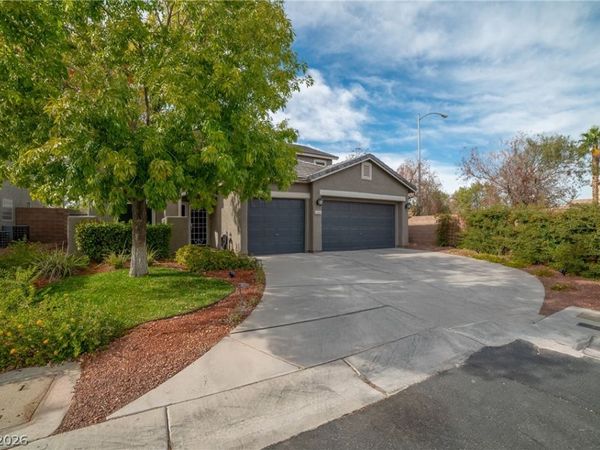 8305 Brewster Valley Street, Las Vegas, NV 89123