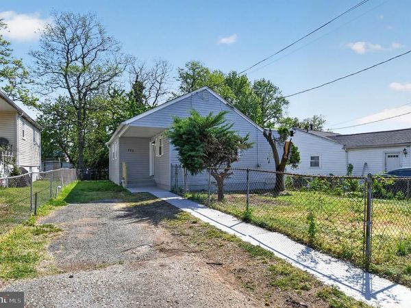 403 DATELEAF AVENUE, CAPITOL HEIGHTS, MD 20743