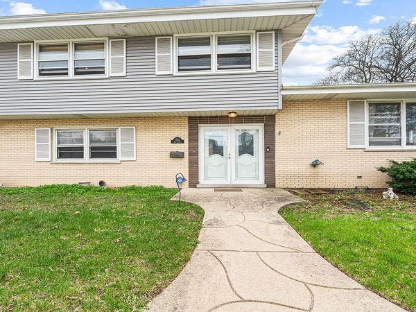 1525 Elm Street , Park Ridge, IL 60068