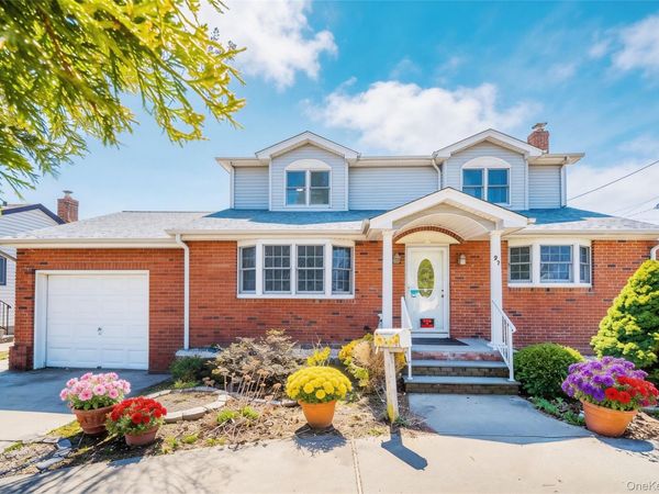 27 Westbury Avenue , Plainview, NY 11803