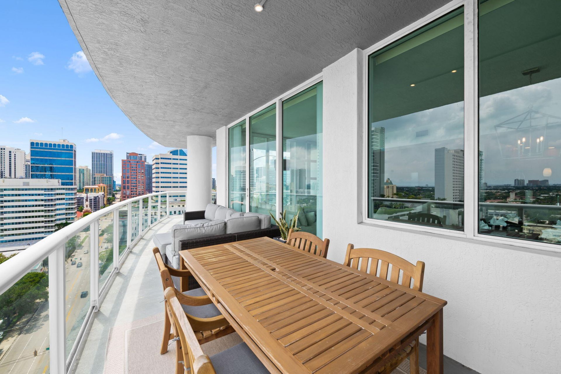 315 NE 3rd Avenue, Unit 1506, Fort Lauderdale, FL 33301 Photo