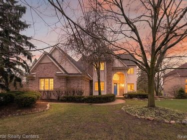 22270 Boulder Drive, Farmington Hills, MI 48335