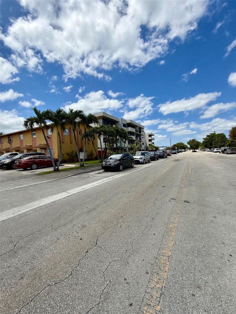 1460 W 41st St, Unit 1460, Hialeah, FL 33012 Photo