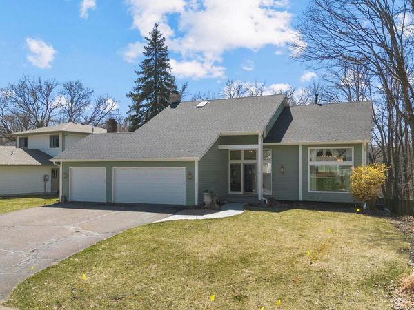 51 Choctaw Circle, Chanhassen, MN 55317