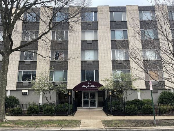 201 S Maple Avenue, Unit 304, Oak Park, IL 60302