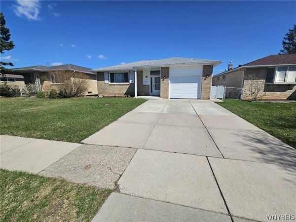 85 Fairoaks Lane, Buffalo, NY 14227