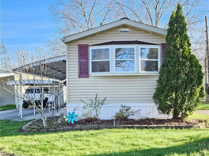 27 Flagler Drive, Olmsted Township, OH 44138 Photo 3