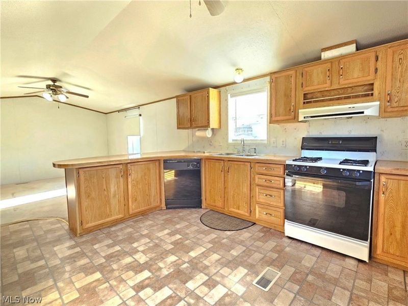 27 Flagler Drive, Olmsted Township, OH 44138 Photo 7