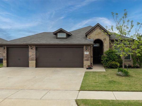 2525 Silver Fox Trail, Weatherford, TX 76087