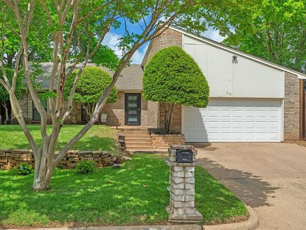 715 Hinsdale Drive, Arlington, TX 76006