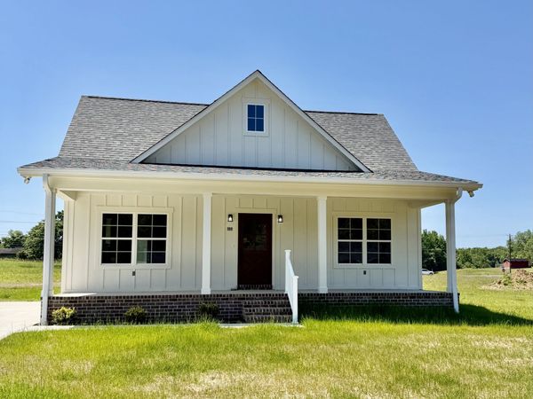 909 Hickory St, Lawrenceburg, TN 38464