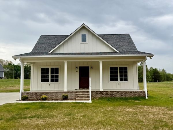 909 Hickory St , Lawrenceburg, TN 38464