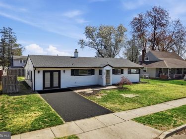 110 DEEP DALE DRIVE E, LEVITTOWN, PA 19056