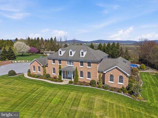 2 BREEZY KNOLL, LITITZ, PA 17543