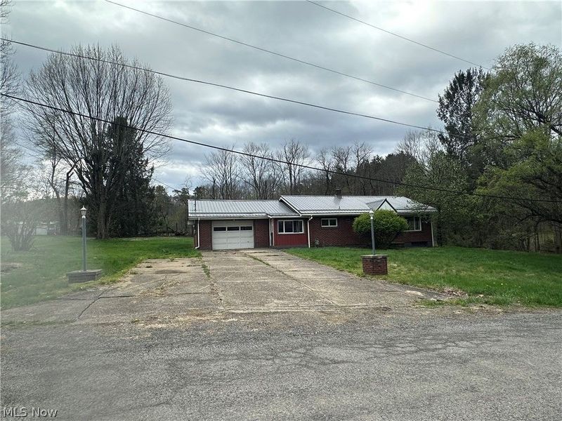 46131 Mort Drive, East Liverpool, OH 43920 Photo 2