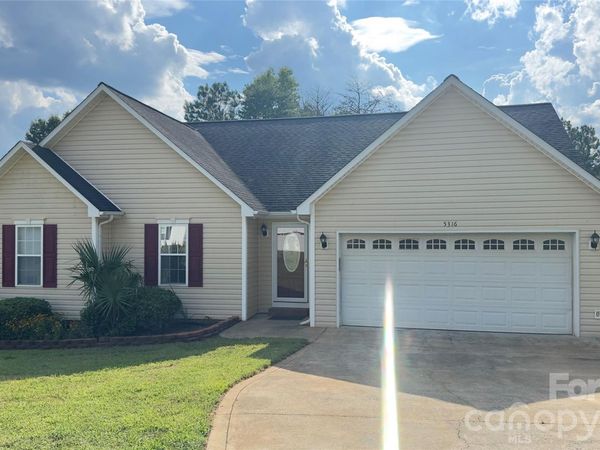 5316 Oaktree Drive , Gastonia, NC 28052
