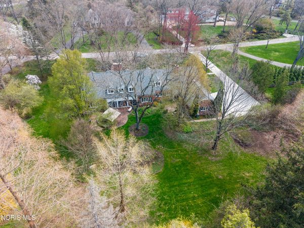 4615 Brookside Road, Ottawa Hills, OH 43615